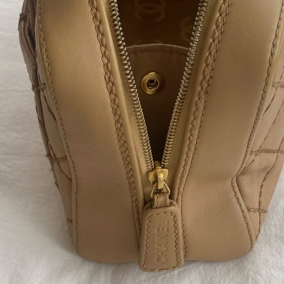 Authentic Vintage Chanel Bag - Picture 6 of 9